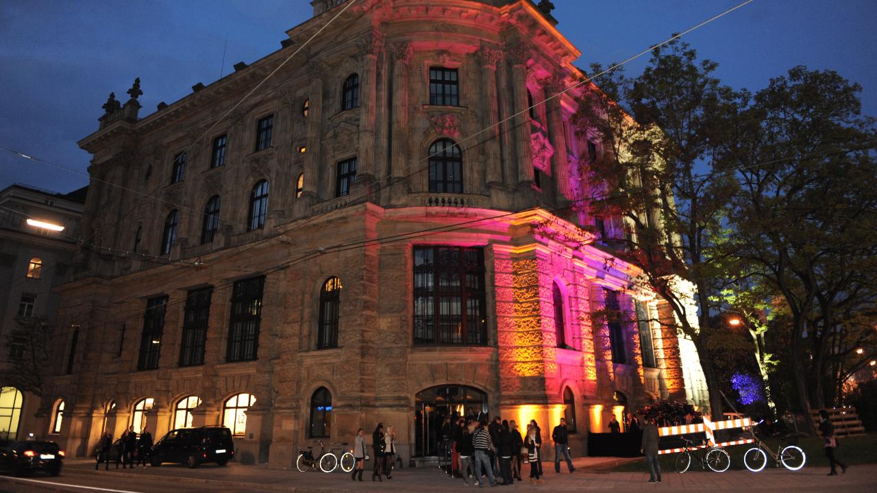 Razzia im Club | Aktuelles & Presse von Steinberger & Heindl